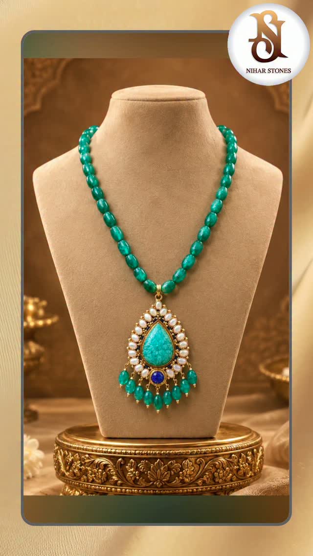 Emerald necklace set by Nihar Stones