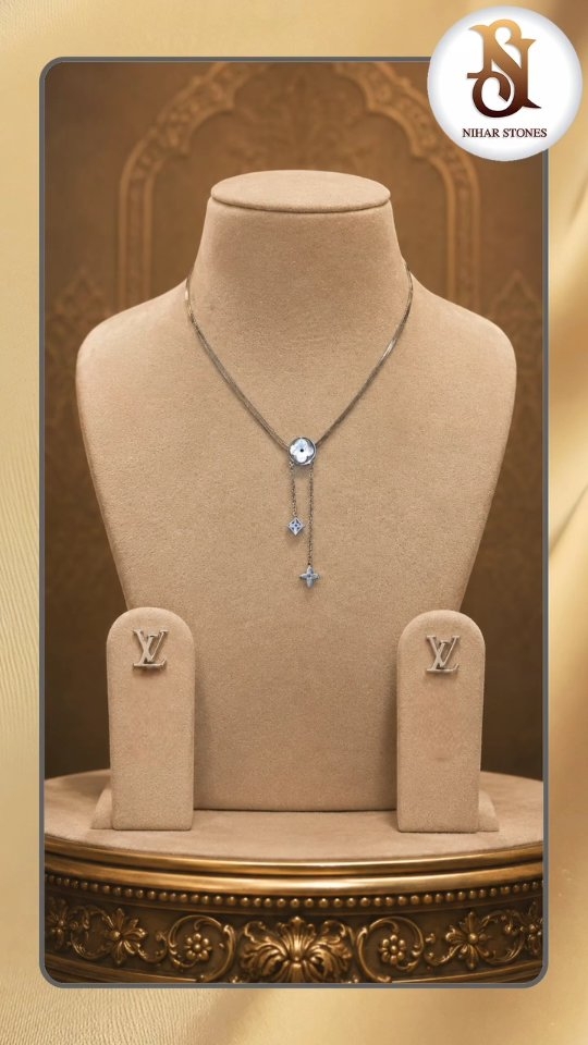 Pendant with chain set